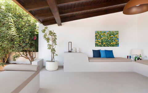 Cala Diletta: Diseño De Interiores, Mueble, Piso, Suelo, Pared, Sofá, Madera, Techo, Casa, Sala