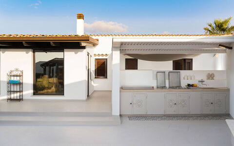 Cala Diletta: Diseño De Interiores, Piso, Suelo, Casa, Arquitectura, Techo, Puerta, Habitación, Cocina, Sombra