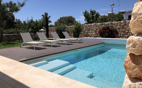 Nure Villa 2: Piscina, Mueble Para Exteriores, Material Compuesto, Sunlounger, Recurso, Hormigón, Sombra, Loseta, Material Natural, Diseño