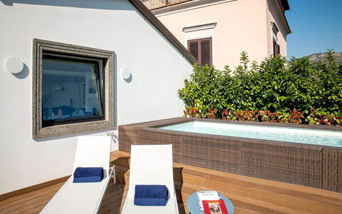 The Ivy Penthouse: Casa, Diseño De Interiores, Piscina, Recurso, Balcón, Hotel, Diseño, Villa, Planta De Casa, Eco Hotel