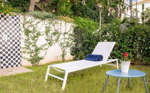 Jacaranda House: Mueble Para Exteriores, Jardín, Sombra, Paisajismo, Silla, Sunlounger, Sillón