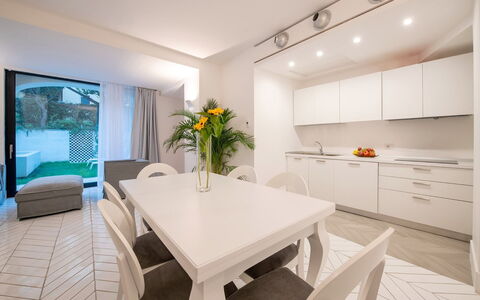 Jacaranda House: Diseño De Interiores, Piso, Mueble, Suelo, Madera, Techo, Cocina, Habitación, Casa, Mostrador