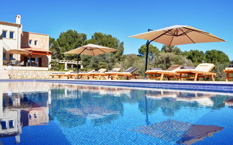 Can Mako: Mueble Para Exteriores, Piscina, Recurso, Paraguas, Ocio, Sunlounger, Barco, Watercraft, Villa, Hotel