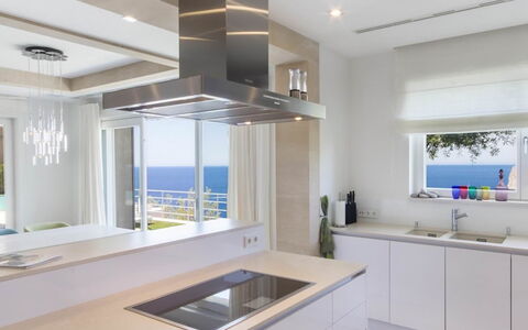Villa Luce: Cocina, Diseño De Interiores, Mueble, Mostrador, Piso, Gabinetes, Suelo, Madera, Aparato De Cocina, Casa
