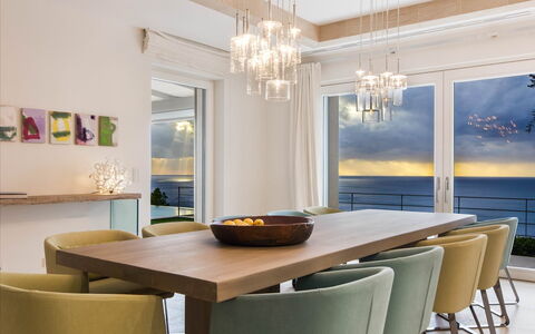 Villa Luce: Mueble, Diseño De Interiores, Piso, Mesa, Candelabro, Pared, Silla, Suelo, Madera, Comedor