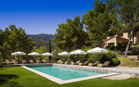 Villa Maggy: Piscina, Mueble Para Exteriores, Recurso, Sunlounger, Eco Hotel, Diseño, Hotel, Villa, Sillón