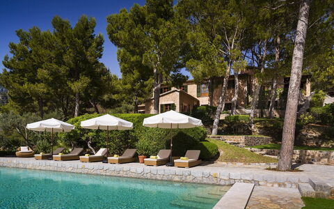 Villa Maggy: Mueble Para Exteriores, Sunlounger, Recurso, Inmuebles, Piscina, Paisajismo, Villa, Eco Hotel, Sillón, Patio Interior