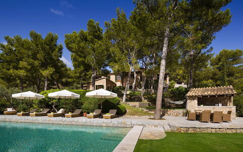 Villa Maggy: Recurso, Inmuebles, Sunlounger, Piscina, Paisajismo, Villa, Sombra, Mueble Para Exteriores, Eco Hotel, Patio Interior