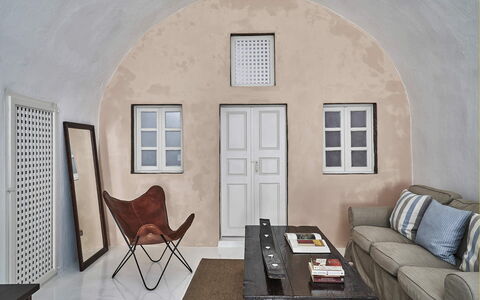 Villa Ivi: Pared, Mueble, Piso, Suelo, Diseño De Interiores, Techo, Habitación, Departamento, Silla, Sala