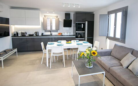 Maison Nica: Mueble, Cocina, Diseño De Interiores, Piso, Electrodoméstico, Aparato De Cocina, Mesa, Suelo, Mostrador, Silla