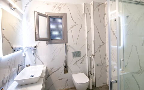 Maison Nica: Piso, Diseño De Interiores, Suelo, Arreglo De Tubería, Plomería, Material Compuesto, Techo, Espejo, Loseta, Baño