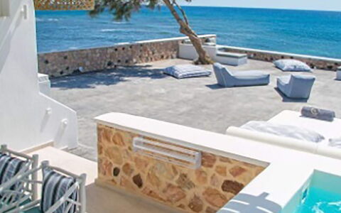 Maison Nira: Azul, Recurso, Mueble Para Exteriores, Mar, Piscina, Sombra, Diseño, Zona Tropical, Sunlounger, Villa