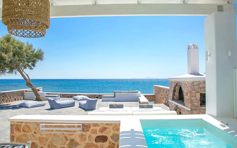 Maison Nira: Azul, Recurso, Piscina, Villa, Diseño, Sombra, Mueble Para Exteriores, Silla, Hotel, Ático