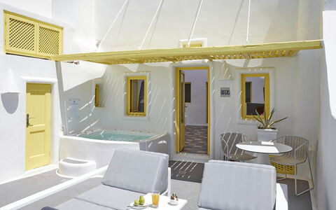 Mandra Suite: Diseño De Interiores, Arquitectura, Casa, Departamento, Suelo, Techo, Recurso, Piscina, Silla, Hotel