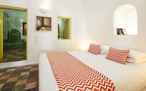 Mandra Suite: Diseño De Interiores, Suelo, Piso, Mueble, Techo, Recurso, Hotel, Habitación, Cama, Marco De La Cama