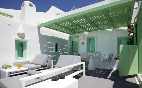 Alegria Suite: Departamento, Techo, Silla, Diseño, Sombra, Hotel, Balcón, Mueble Para Exteriores, Mesa De Café, Eco Hotel