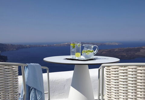 Neli Suite: Mueble, Mesa, Mesa Al Aire Libre, Mueble Para Exteriores, Mar, Silla, Oceano, Costa, Mesa De Café, Sombra