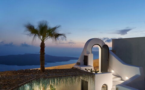 Mansion Orny: Recurso, Hotel, Villa, Eco Hotel, Piscina, Lámpara, Arreglo De Tubería, Hotel Boutique, Ático