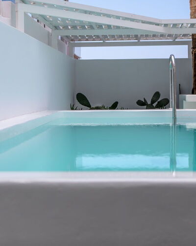 Mansion Orny: Piscina, Material Compuesto, Arreglo De Tubería, Recurso, Hotel, Villa, Eco Hotel, Bañera