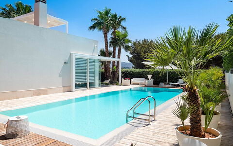 Villa Rossini: Piscina, Recurso, Mueble Para Exteriores, Eco Hotel, Material Compuesto, Sunlounger, Ocio, Sombra, Hotel, Maceta