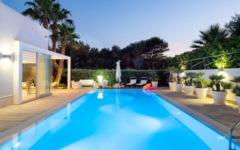 Villa Rossini: Piscina, Recurso, Eco Hotel, Hotel, Mueble Para Exteriores, Planta De Casa, Villa, Maceta, Sunlounger