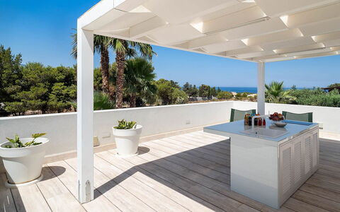 Villa Rossini: Mueble, Suelo, Techo, Diseño De Interiores, Piso, Mueble Para Exteriores, Sombra, Silla, Porche, Estructura Al Aire Libre