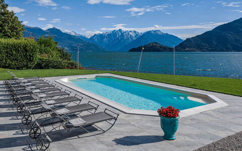 Villa Angela: Agua, Piscina, Mueble Para Exteriores, Recurso, Cordillera, Ocio, Sombra, Sunlounger, Eco Hotel, Alpes