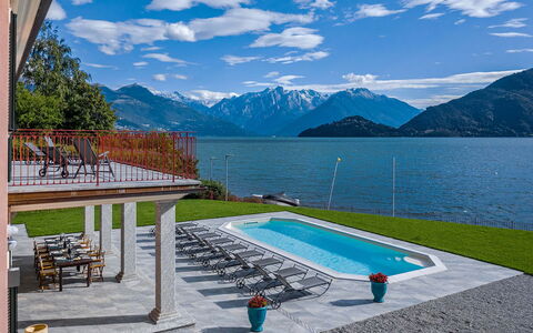 Villa Angela: Piscina, Recurso, Cordillera, Eco Hotel, Ocio, Mueble Para Exteriores, Ciudad De Vacaciones, Hotel, Cresta, Alpes