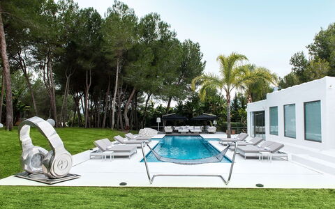 Villa Sound: Piscina, Mueble Para Exteriores, Recurso, Sombra, Jardín, Paisajismo, Sunlounger, Ocio, Diseño