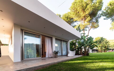 Villa Sound: Casa, Arquitectura, Barrio Residencial, Sombra, Inmuebles, Jardín, Paisajismo, Estructura Al Aire Libre, Recurso, Diseño