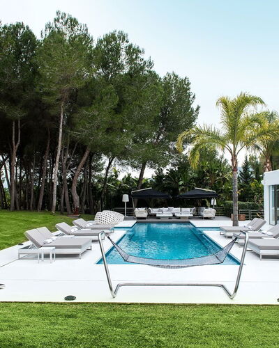 Villa Sound: Piscina, Mueble Para Exteriores, Recurso, Sombra, Jardín, Paisajismo, Sunlounger, Ocio, Diseño