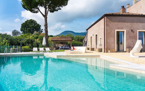 Villa Magical Tower: Piscina, Inmuebles, Recurso, Thermae, Fuente De Agua, Hacienda, Paisajismo, Villa, Patio, Piscina De Reflejo