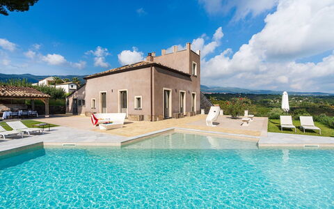 Villa Magical Tower: Arquitectura, Piscina, Inmuebles, Casa De Campo, Villa, Paisajismo, Hacienda