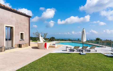 Villa Magical Tower: Inmuebles, Recurso, Silla, Piscina, Sombra, Villa, Paisajismo, Mueble Para Exteriores, Hacienda, Eco Hotel