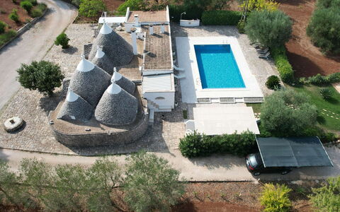 Trulli Maria: Piscina, Recurso, Inmuebles, Hacienda, Villa, Paraguas, Paisajismo, Casa De Campo, Mueble Para Exteriores, Eco Hotel