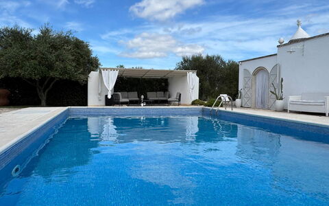 Trulli Maria: Azul, Piscina, Material Compuesto, Recurso, Ocio, Sombra, Hotel, Fuente De Agua, Patio, Villa