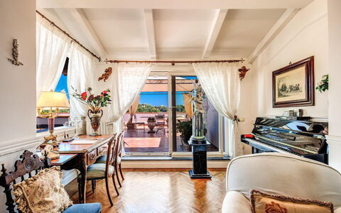 Villa Martina: Mueble, Diseño De Interiores, Piso, Mar, Suelo, Mesa, Silla, Sofá, Recurso, Habitación
