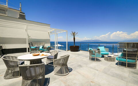 Villa Marina Grande: Azul, Mueble Para Exteriores, Piscina, Recurso, Mueble, Mar, Silla, Oceano, Sombra, Costa