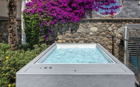 Villa Marina Grande: Arreglo De Tubería, Bañera, Material Compuesto, Piscina, Fuente De Agua, Jacuzzi, Material Natural, Loseta, Diseño