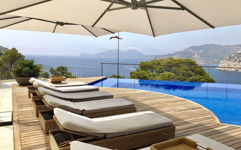 Villa Serrano: Mueble, Paraguas, Mueble Para Exteriores, Piscina, Sunlounger, Silla, Recurso, Sombra, Mesa Al Aire Libre, Patio