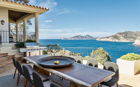 Villa Serrano: Mueble, Mueble Para Exteriores, Silla, Mesa Al Aire Libre, Costa, Cordillera, Cocina Y Comedor Mesa, Balcón, Bahía, Eco Hotel