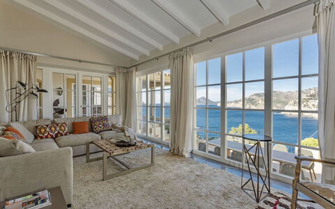 Villa Serrano: Mueble, Casa, Recurso, Departamento, Sofá, Costa, Silla, Villa, Sala