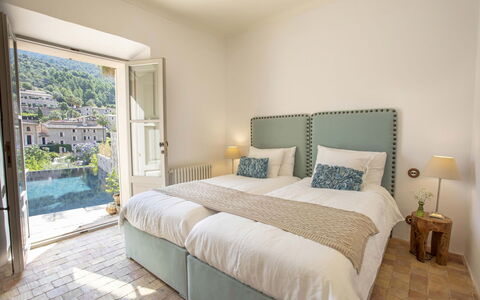 Casa Naomi: Pared, Mueble, Casa, Habitación, Departamento, Cama, Almohada, Marco De La Cama, Lecho, Linos