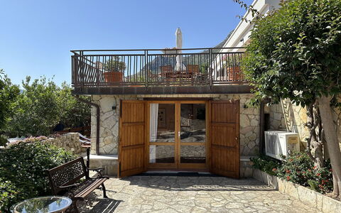 Villa Romy: Maceta, Inmuebles, Balcón, Sombra, Losa, Planta De Casa, Patio, Porche, Yarda, Paisajismo