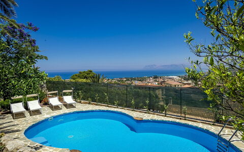 Villa Jamie: Azul, Agua, Piscina, Recurso, Mueble Para Exteriores, Mar, Costa, Eco Hotel, Ciudad De Vacaciones, Hotel