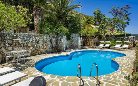 Villa Jamie: Azul, Piscina, Mueble Para Exteriores, Recurso, Mueble, Eco Hotel, Losa, Sombra, Silla, Ocio
