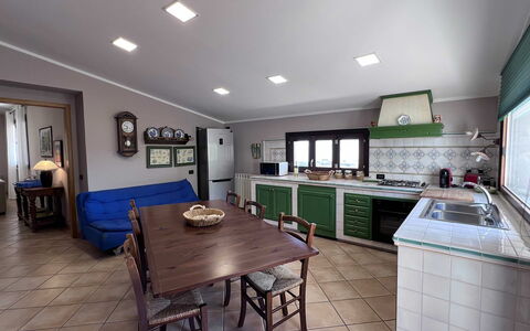 Villa Jamie: Mueble, Diseño De Interiores, Piso, Cocina, Techo, Silla, Mesa, Mostrador, Habitación, Cocina Y Comedor Mesa