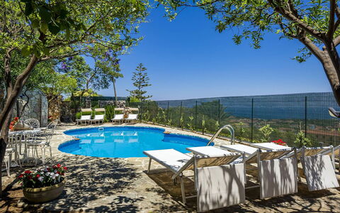 Casa Sally: Azul, Piscina, Mueble Para Exteriores, Mueble, Recurso, Silla, Eco Hotel, Sombra, Losa, Sunlounger