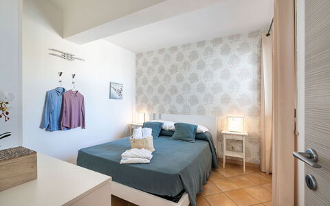 Ippocampo: Mueble, Diseño De Interiores, Piso, Habitación, Suelo, Cama, Habitación, Textil, Linos, Techo