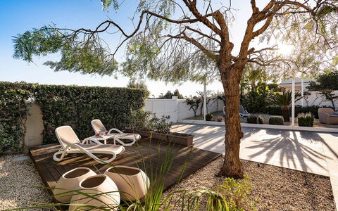Ninfa: Mueble Para Exteriores, Jardín, Sombra, Paisajismo, Patio Interior, Maceta, Yarda, Patio, Eco Hotel
